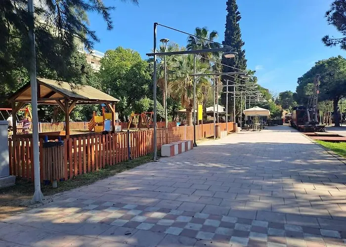 Δίπλα Στο Πάρκο