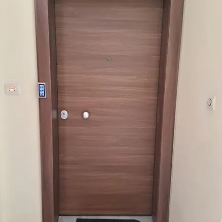 Δίπλα Στο Πάρκο Apartment Kalamata Exterior photo