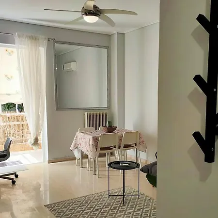 Δίπλα Στο Πάρκο Apartment Kalamata Exterior photo