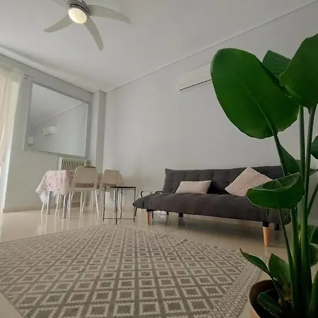 Δίπλα Στο Πάρκο Apartment Kalamata Exterior photo